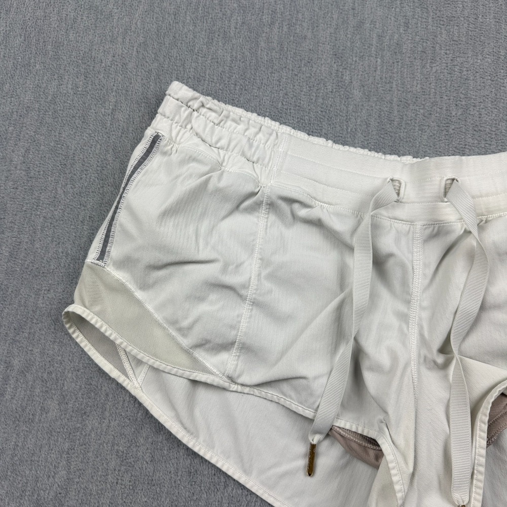 Lululemon Shorts Womens 6 Cream Hotty Hot Lined 2.5" Running Gym Workout W7ACRR - Picture 3 of 13